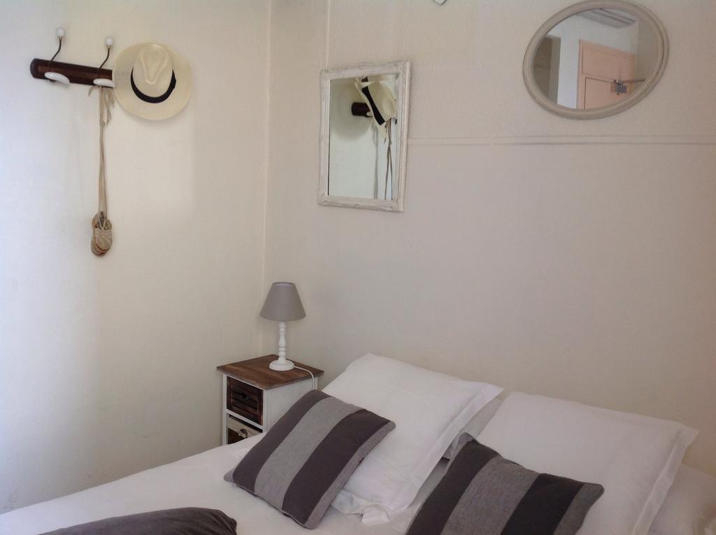 Hôtel Lou Paradou à Cagnes-sur-Mer Chambre photo